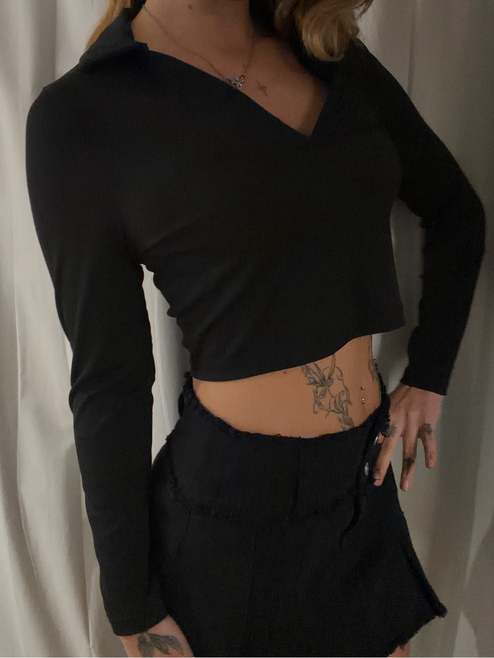 Black collared vneck cropped long sleeve top sold